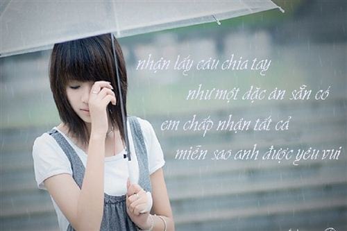 Hình ảnh cô gái buồn đứng trong cơn mưa và thêm dòng status tâm trạng lại càng buồn hơn